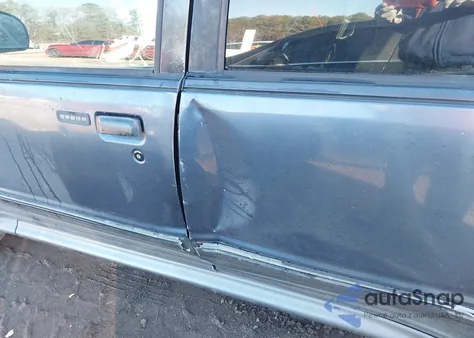 1999 Ford Explorer Eddie Bauer/Limited Edition/Xlt from USA, damaged, VIN 1FMZU32E5XUB05508